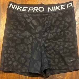 Nike Pro Women's Black Patterned Athletic Shorts